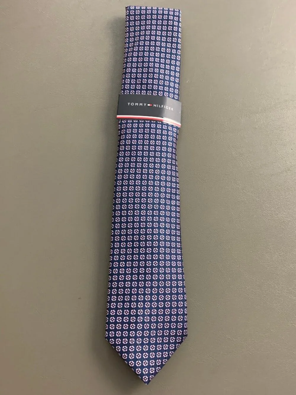 Tommy Hilfiger Men's 3'' Polyester Blend Neck Tie, Blue Pink Arvin Medallion
